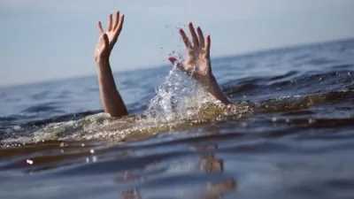 गंगा नदी में डूबने से एक युवक समेत 4 की मौत गंगा नदी में डूबने से एक युवक समेत 4 की मौत